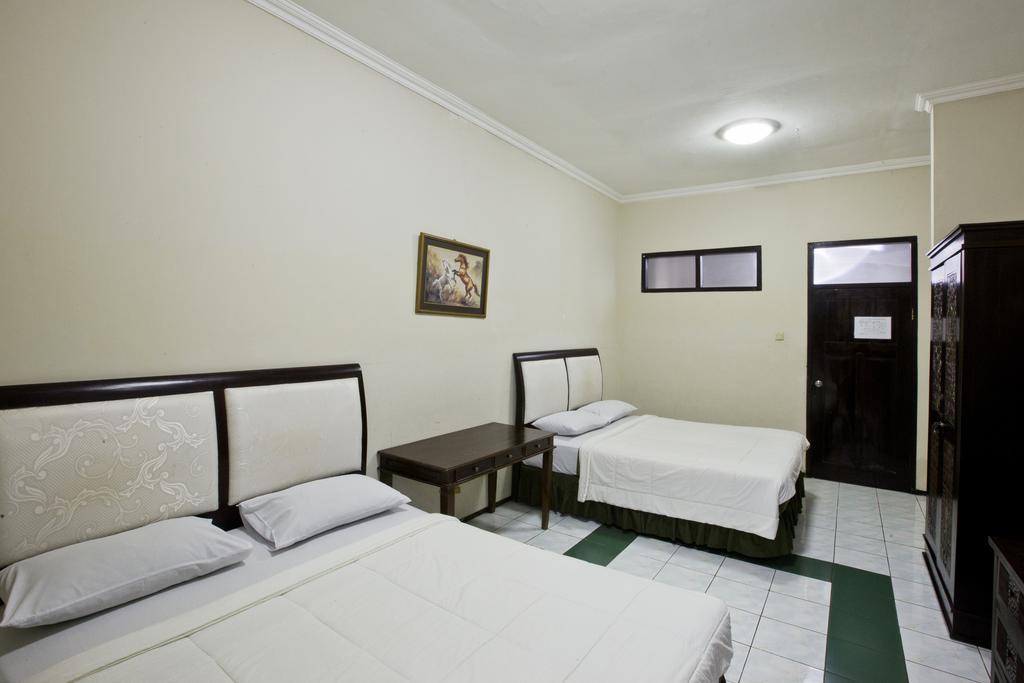 Hotel Galuh Anindita Yogyakarta Exteriör bild